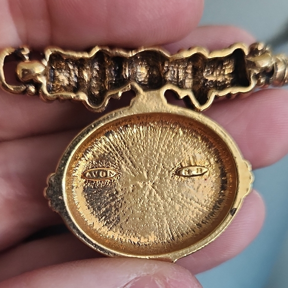 Vintage Nina Ricci For Avon Gold Necklace with Purple Gem - Picture 2 of 7